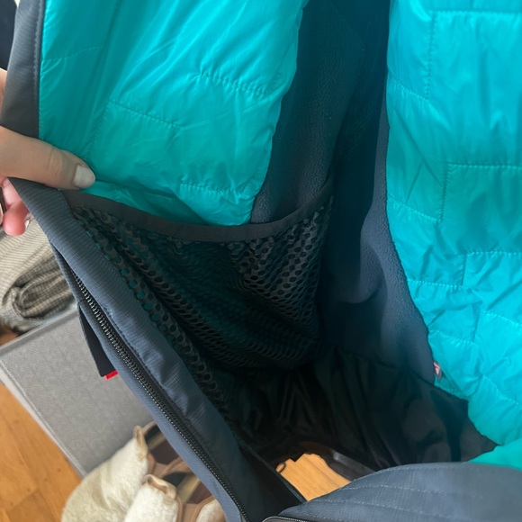 Helly Hansen Insulated Ski Jacket (very lightly worn!) - Picture 7 of 7